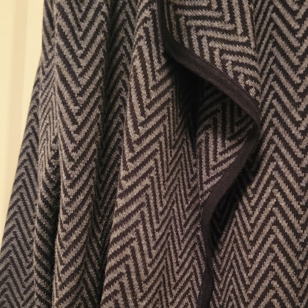 Vince Camuto Black and Gray Zigzag Cardigan - Picture 5 of 6